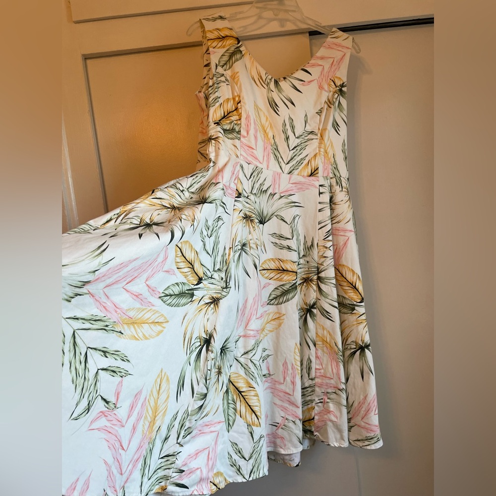Floral Sleeveless Dress with Pockets! GUC 🥰I ship fast! Unique Vintage